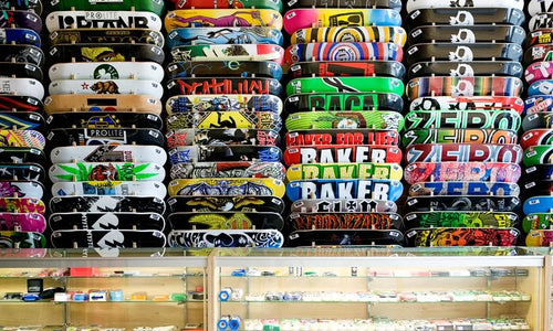 How to Hang Heavy Skateboard Decks: Weight Limits and Safety Guide